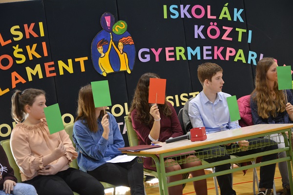 MEDŠOLSKI OTROŠKI PARLAMENT – ISKOLÁK KÖZTI GYERMEKPARLAMENT